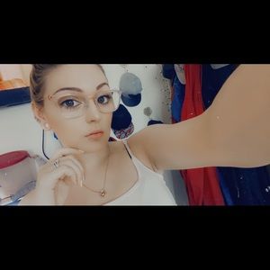 Meet your Posher, Caitlin